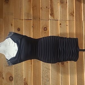 Black cocktail dress size med